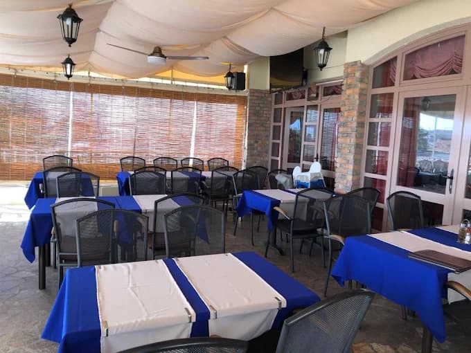 Unutrašnjost s terasom restorana Argola